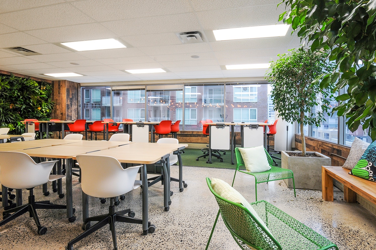 Projet de design - Salle de classe industrielle au Collège LaSalle Montréal aménagé par VAD Designers d'intérieur commercial.