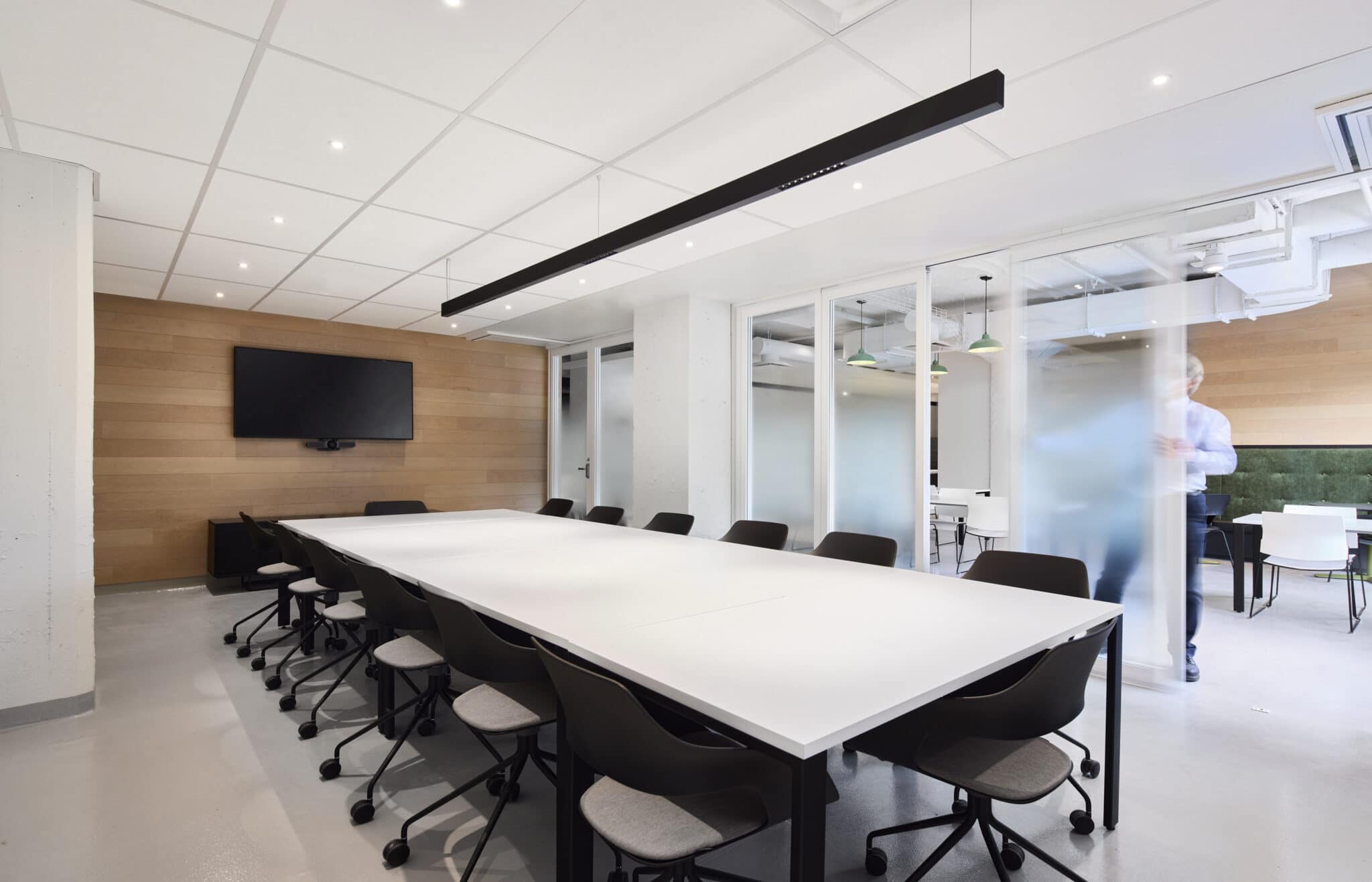 Projet de design corporatif - Salle agile au siège social de Morgan Schaffer à Montréal par VAD Designers d'intérieur commercial.
