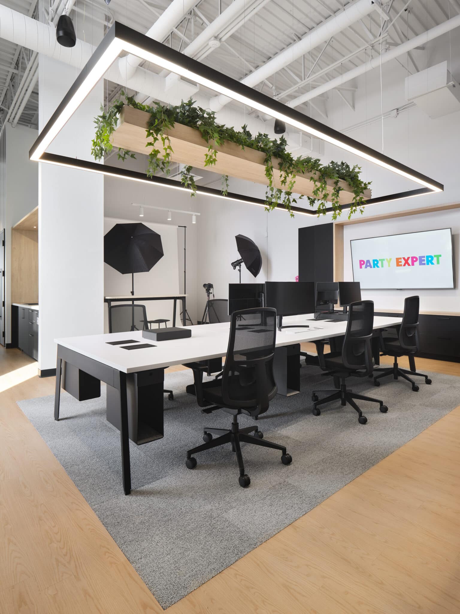 Projet de design corporatif - Espace marketing au nouveau siège social de Groupe Party Expert par VAD Designers d'espaces